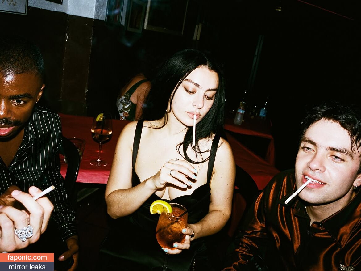 Charli XCX, charli_xcx, charlignarly, charlixcx, https: Nahé úniky OnlyFans Fotka #7