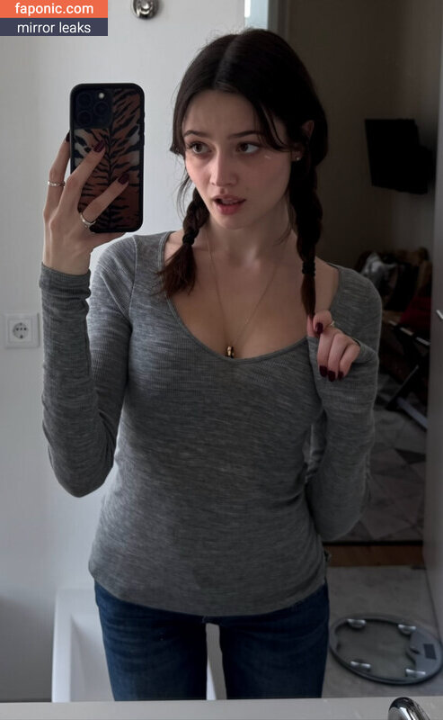 caitlinerinoneill, heyitsapril Nahé úniky OnlyFans Fotka #8