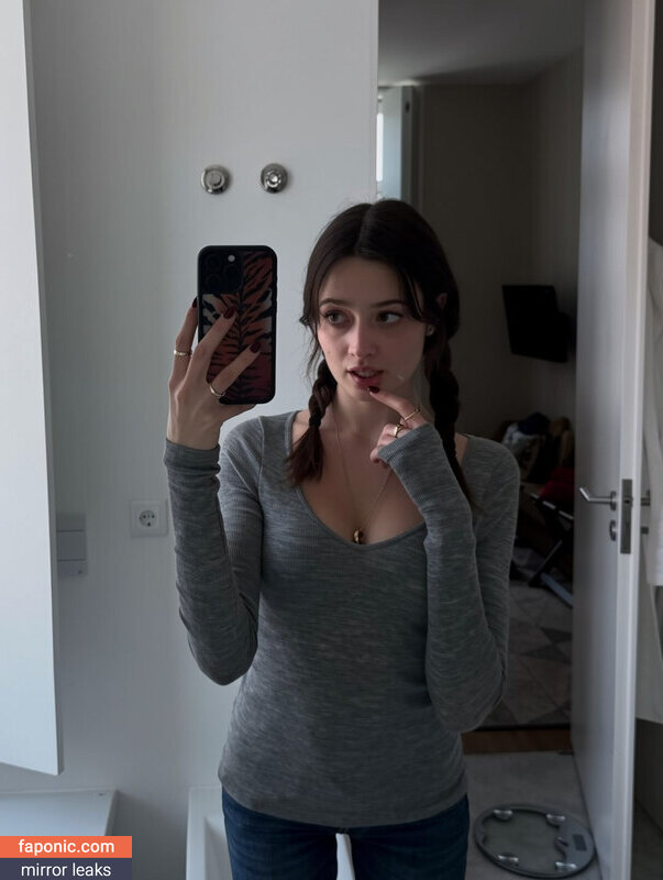 caitlinerinoneill, heyitsapril Nahé úniky OnlyFans Fotka #9