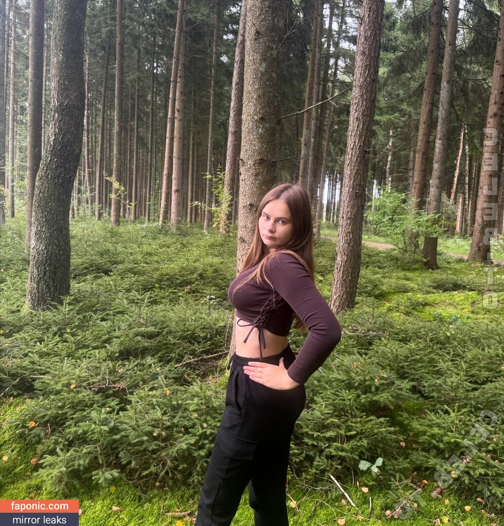 Angelina_Dehlow
